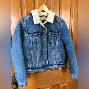 LEVI’S Sherpa Lined Denim Trucker Jacket